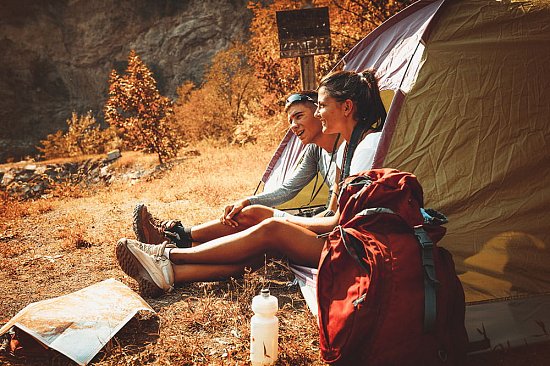 Трехместная туристическая палатка: тонкости выбора