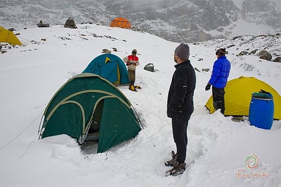 Зимние походы: установка палатки