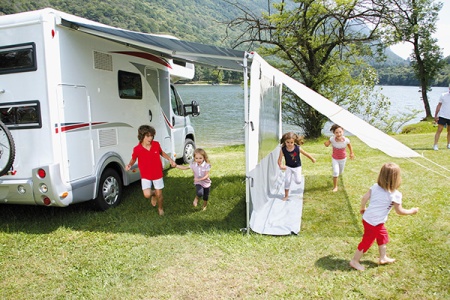 Маркиза Fiamma F45s, 2.6м, настенная, корпус Titanium (серебристый металлик) полотно серое.