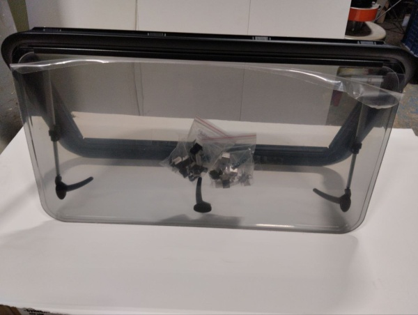 Купить окно откидное rv push window 900*500 для автодомов, кемперов и домов на колесах по доступным ценам
