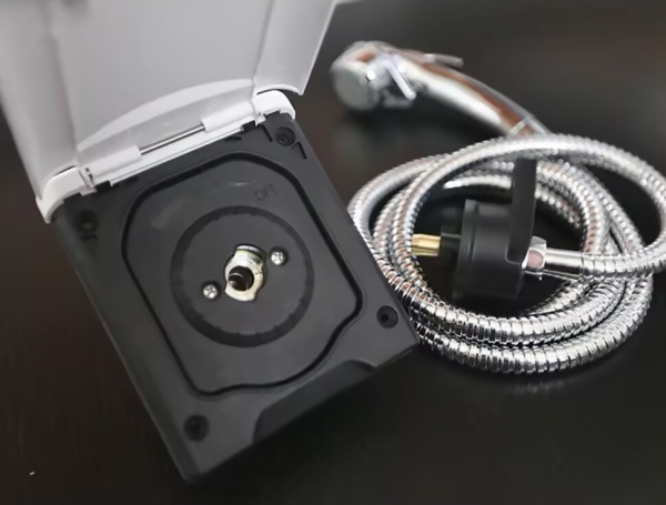 Розетка внешняя для подключения душа с смесителем, магнитная, белая