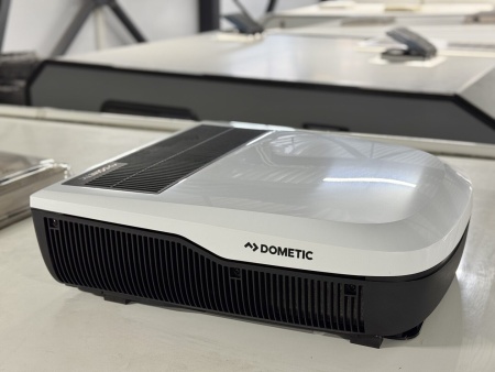 Автокондиционер Dometic FreshJet FJX7 2200 (220V, 2200 Вт с вент панелью)