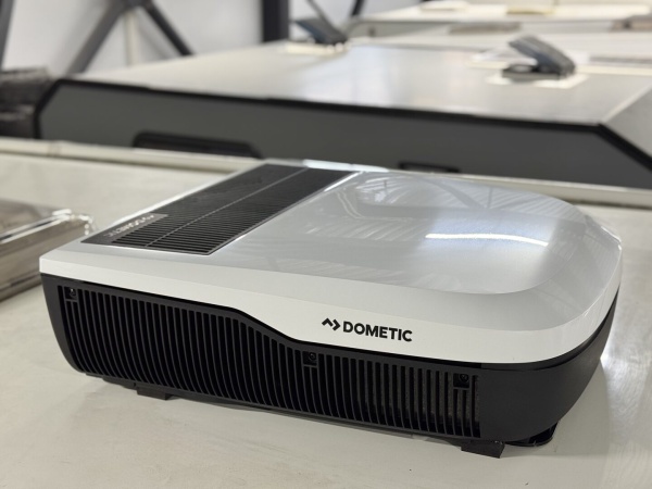 Автокондиционер Dometic FreshJet FJX7 2200 (220V, 2200 Вт с вент панелью)