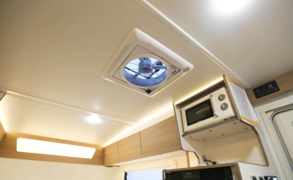 Купить люк накрышный 36*36 с вентилятором 12v для автодомов, кемперов и домов на колесах по доступным ценам