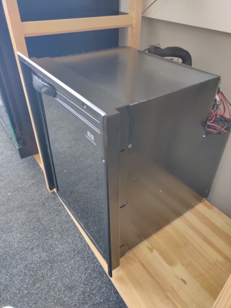 Рамка для встройки холодильника MCR-50S заподлицо серебристая