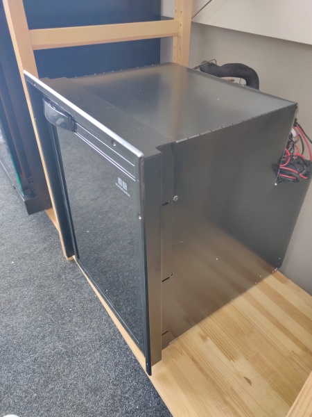 Рамка для встройки холодильника MCR-50S заподлицо серебристая