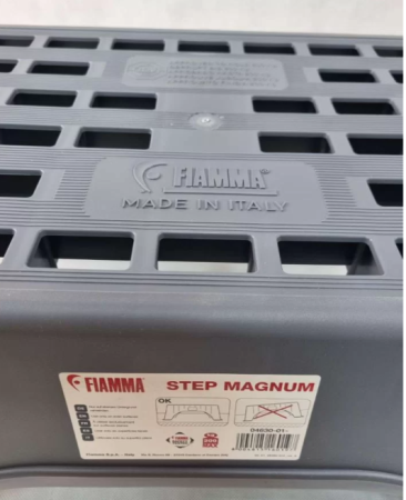 Пластиковая ступенька входа Magnum Platinum Fiamma